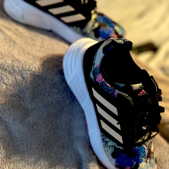 Adidas Floral Galaxy 6 - Picture 3 of 3